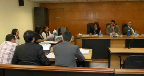 Imagen de un juicio oral y público desarrollado en el Palacio de Justicia de Asunción