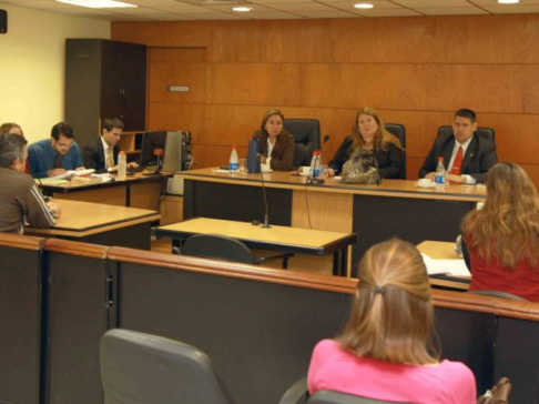 Imagen de un juicio oral y público desarrollado en el Palacio de Justicia de Asunción