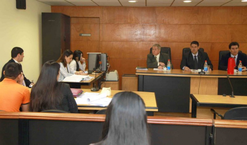 Imagen de un juicio oral y público desarrollado en el Palacio de Justicia de Asunción