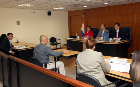 Imágen de un juicio oral y público desarrollado en el Palacio de Justicia de Asunción