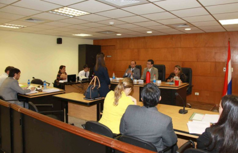 Imagen de un juicio oral y público desarrollado en el Palacio de Justicia de Asunción