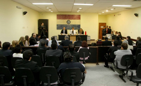 Imágenes de un juicio oral y público desarrollado en el Palacio de Justicia de Asunción
