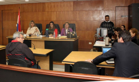 Imágenes de un juicio oral y público desarrollado en el Palacio de Justicia de Asunción