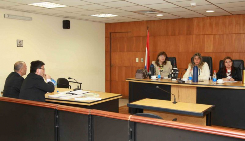Imagen de un juicio oral y público desarrollado en el Palacio de Justicia de Asunción