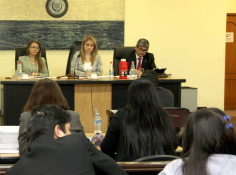 Imágen de un juicio oral y público desarrollado en el Palacio de Justicia de Asunción