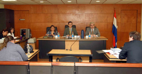 Imágen de un juicio oral y público desarrollado en el Palacio de Justicia de Asunción