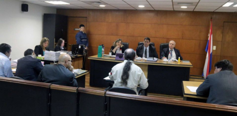 Desarrollo de una audiencia oral en la capital.