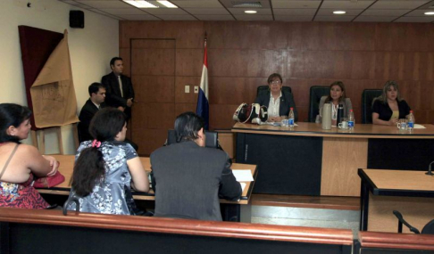 Imágen de un juicio oral y público desarrollado en el Palacio de Justicia de Asunción