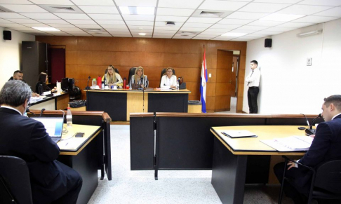 Desarrollo de una audiencia oral en la capital.