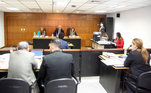 Desarrollo de una audiencia oral en la capital.