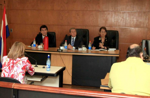 Imágen de un juicio oral y público desarrollado en el Palacio de Justicia de Asunción