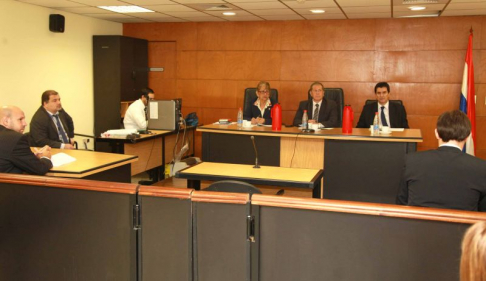 Imágenes de un juicio oral y público desarrollado en el Palacio de Justicia de Asunción