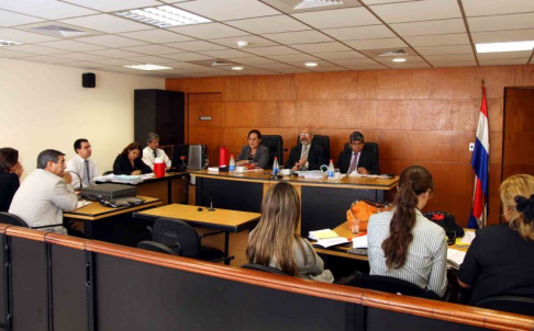 Imagen de un juicio oral desarrollado en el Palacio de Justicia de Asunción