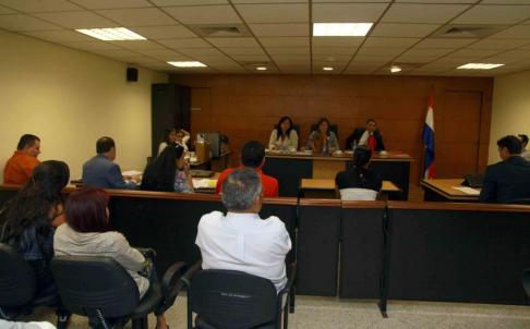 Imágen de un juicio oral y público desarrollado en la Universidad Católica