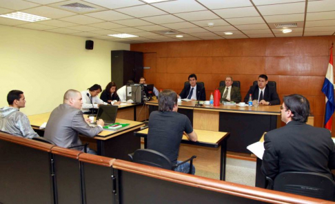Imagen de un juicio oral y público desarrollado en el Palacio de Justicia de Asunción