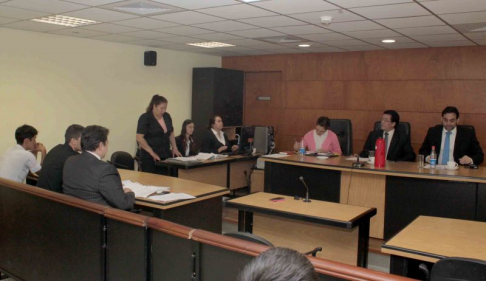 Imágen de un juicio oral y público desarrollado en el Palacio de Justicia de Asunción