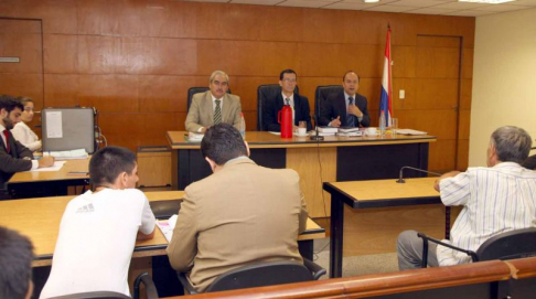 Imágen de un juicio oral y público desarrollado en el Palacio de Justicia de Asunción