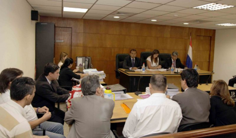 Imagen de un juicio oral y público desarrollado en el Palacio de Justicia de Asunción