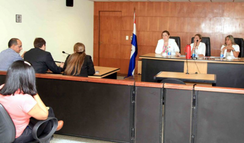 Imágen de un juicio oral y público desarrollado en el Palacio de Justicia de Asunción