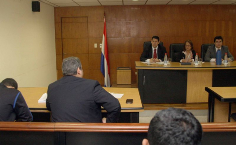 Imágenes de un juicio oral y público desarrollado en el Palacio de Justicia de Asunción