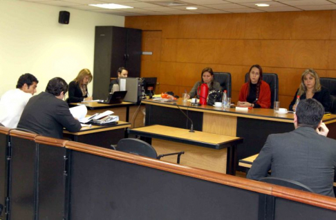 Imágen de un juicio oral y público desarrollado en el Palacio de Justicia de Asunción