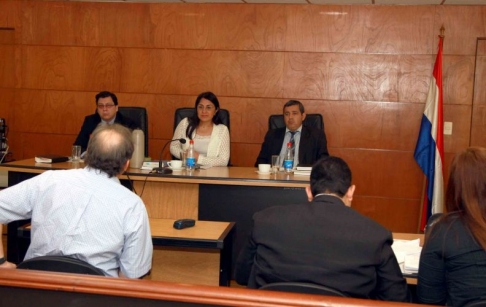 Imágen de un juicio oral y público desarrollado en el Palacio de Justicia de Asunción