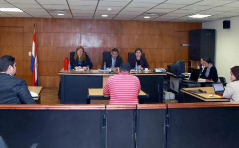 Imágen de un juicio oral y público desarrollado en el Palacio de Justicia de Asunción