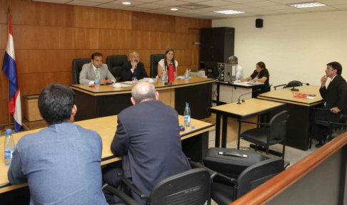 Imagen de un juicio oral desarrollado en el Palacio de Justicia de Asunción