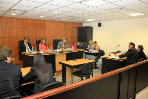 Imágen de un juicio oral y público desarrollado en el Palacio de Justicia de Asunción