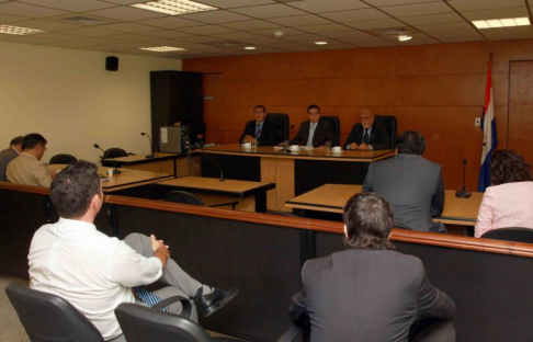Imagen de un juicio oral y público desarrollado en el Palacio de Justicia de Asunción
