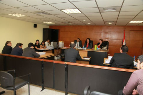 Imagen de un juicio oral y público desarrollado en el Palacio de Justicia de Asunción
