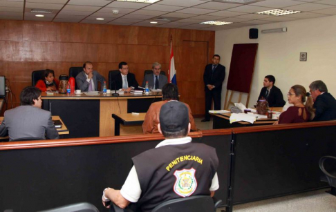 Imagen de un juicio oral y público desarrollado en el Palacio de Justicia de Asunción