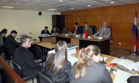 Imágen de un juicio oral y público desarrollado en el Palacio de Justicia de Asunción