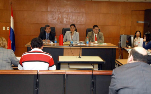 Imagen de un juicio oral y público desarrollado en el Palacio de Justicia de Asunción