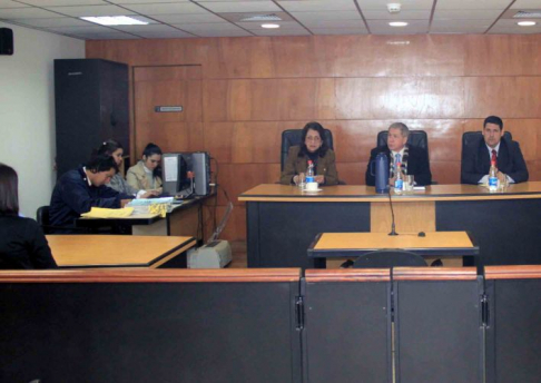 Imágen de un juicio oral y público desarrollado en el Palacio de Justicia de Asunción