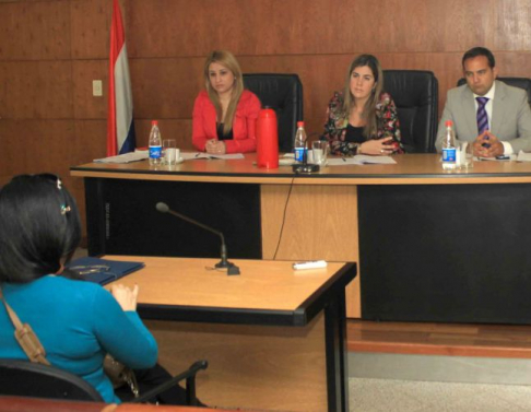 Imágen de un juicio oral y público desarrollado en el Palacio de Justicia de Asunción