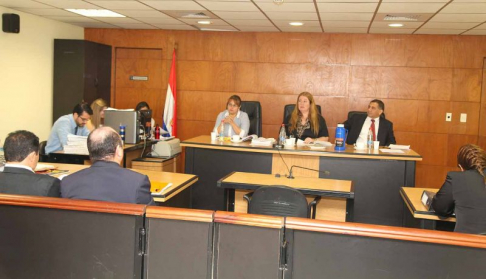 Imágen de un juicio oral y público desarrollado en el Palacio de Justicia de Asunción