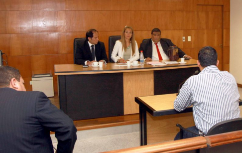 Imágenes de un juicio oral y público desarrollado en el Palacio de Justicia de Asunción