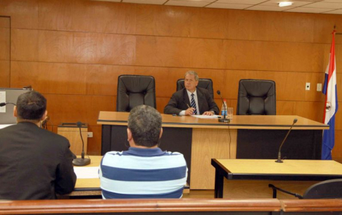 Imagen de un juicio oral y público desarrollado en el Palacio de Justicia de Asunción