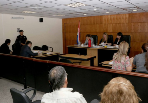 Imágenes de un juicio oral y público desarrollado en el Palacio de Justicia de Asunción