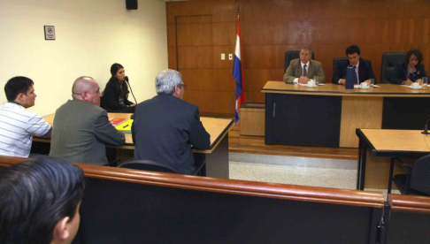 Imágen de un juicio oral y público desarrollado en el Palacio de Justicia de Asunción