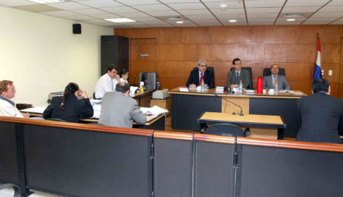 Imágen de un juicio oral y público desarrollado en el Palacio de Justicia de Asunción