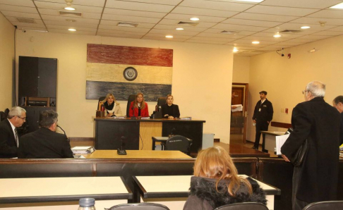 Desarrollo de una audiencia oral en la capital.