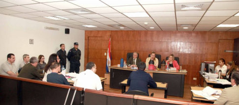 Desarrollo de una audiencia oral en la capital.