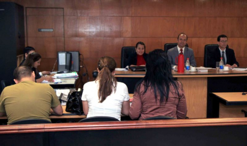 Imágen de un juicio oral y público desarrollado en el Palacio de Justicia de Asunción