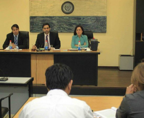 Imagen de un juicio oral y público desarrollado en el Palacio de Justicia de Asunción