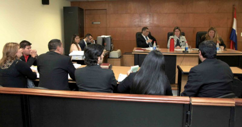 Imágen de un juicio oral y público desarrollado en el Palacio de Justicia de Asunción