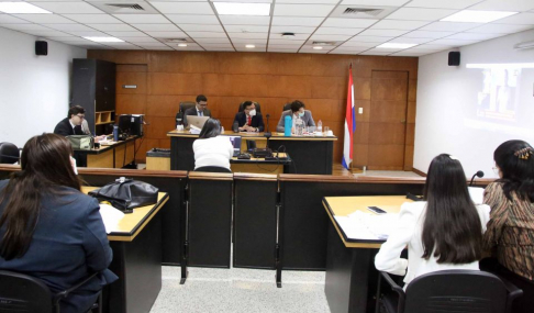 Desarrollo de una audiencia oral en la capital.