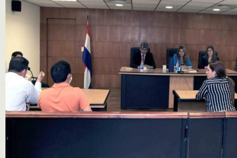 Imágen de un juicio oral y público desarrollado en el Palacio de Justicia de Asunción