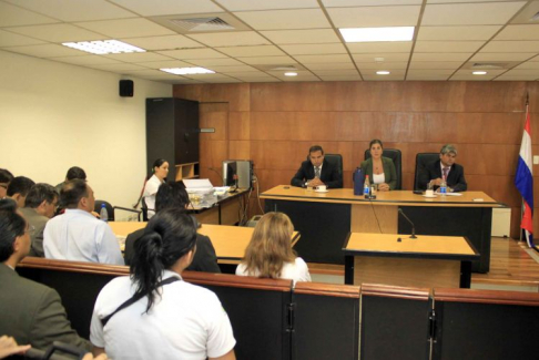 Imagen de un juicio oral y público desarrollado en el Palacio de Justicia de Asunción